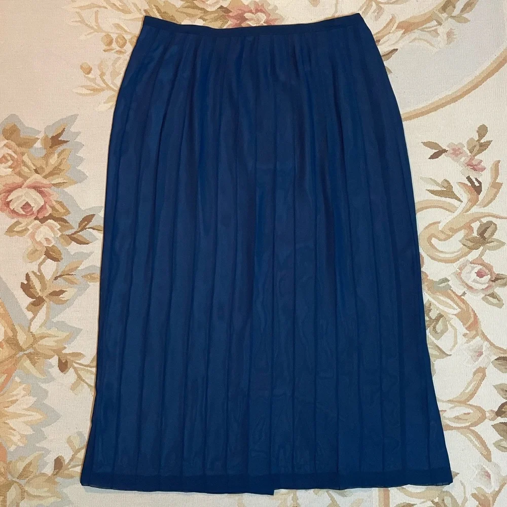 Classic navy blue skirt by Norton McNaughton Petite 16P - Picture 3 of 7